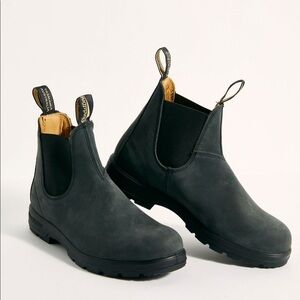 Rustic black blundstone classic 550 Chelsea boots